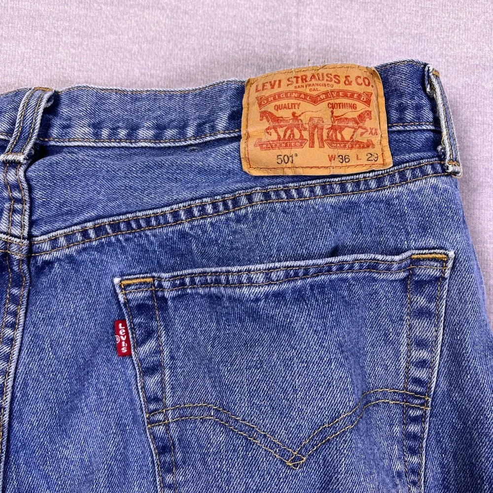 Levis 501 Original Straight Leg Mid Rise Button Fly Jeans Mens 36x29 Blue Denim